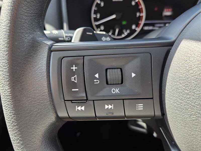 Used 2024 Nissan Rogue SV FWD image 31