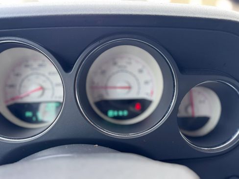 Used 2014 Dodge Challenger SXT image 16