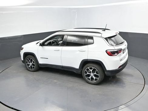 Used 2024 Jeep Compass Latitude AWD/4WD image 38