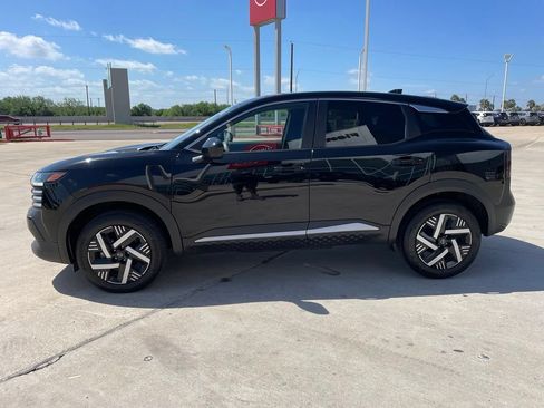 Certified 2025 Nissan Kicks SV FWD image 4