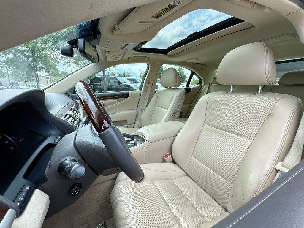 Used 2017 Lexus LS 460 w/ Comfort Package RWD image 10