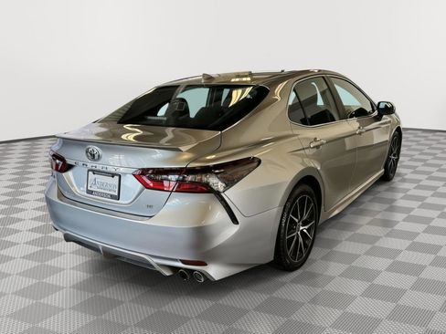 Used 2022 Toyota Camry SE FWD image 7