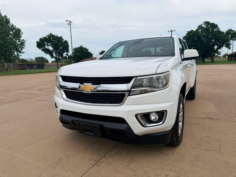 Used 2016 Chevrolet Colorado LT w/ LT Convenience Package AWD/4WD image 4