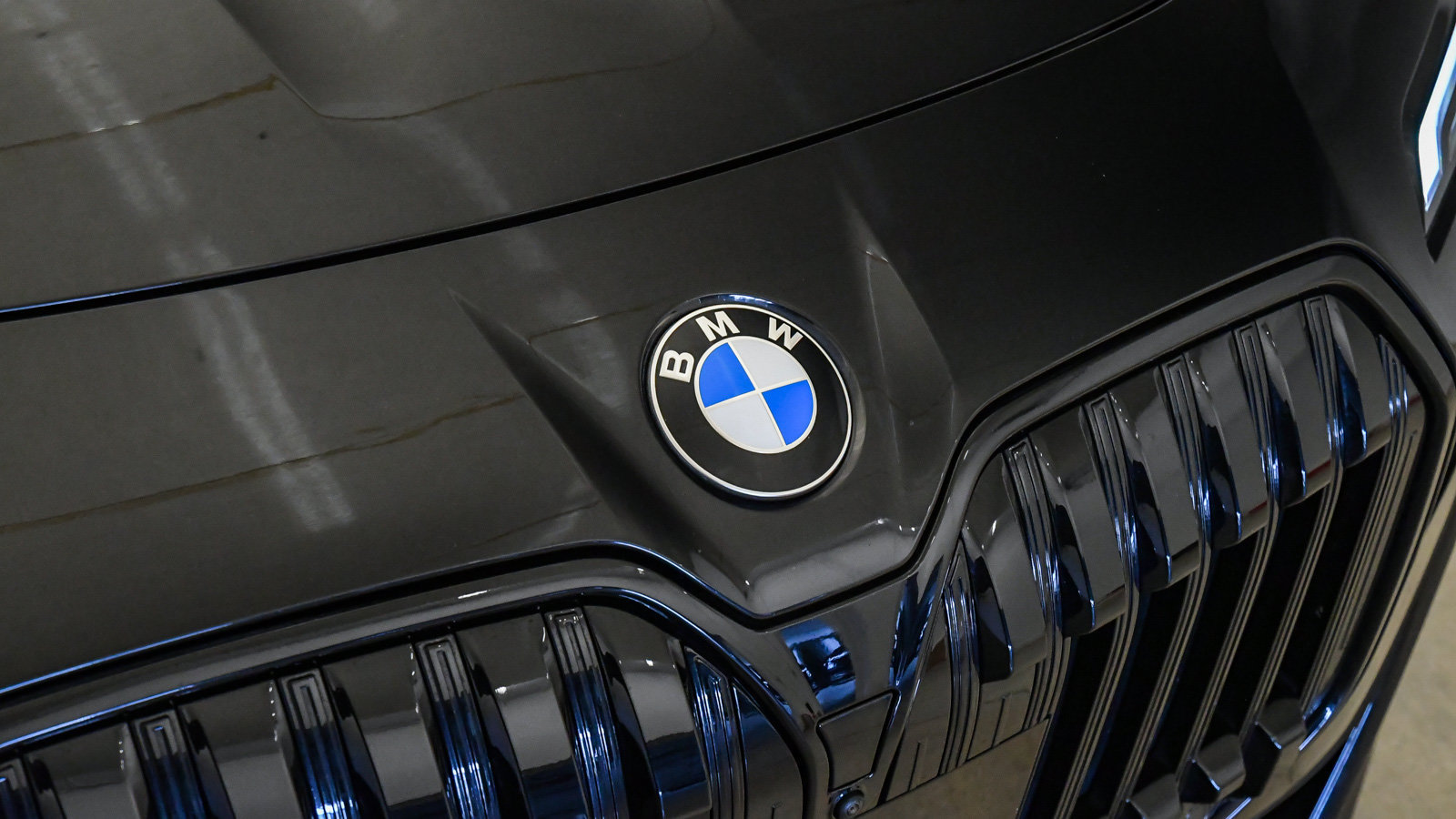 Certified 2024 BMW 740i w/ Premium Package RWD image 8