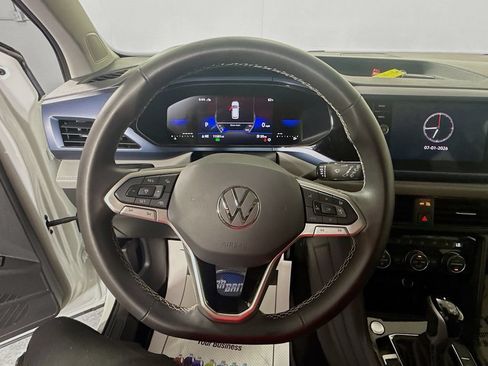 Used 2024 Volkswagen Taos SE w/ Panoramic Sunroof Package AWD/4WD image 11