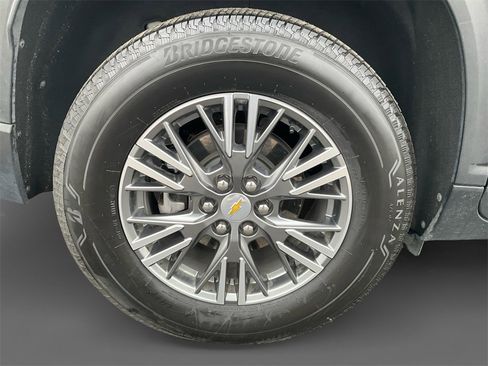 Used 2025 Chevrolet Traverse LT image 10