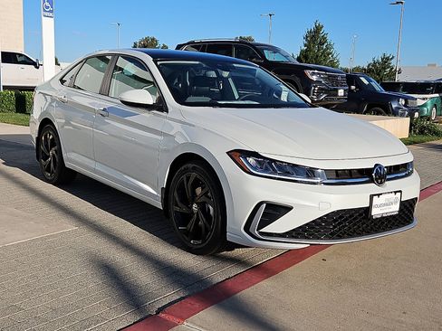 New 2026 Volkswagen Jetta SE image 4