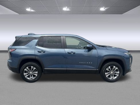 Used 2025 Chevrolet Equinox LT FWD image 2