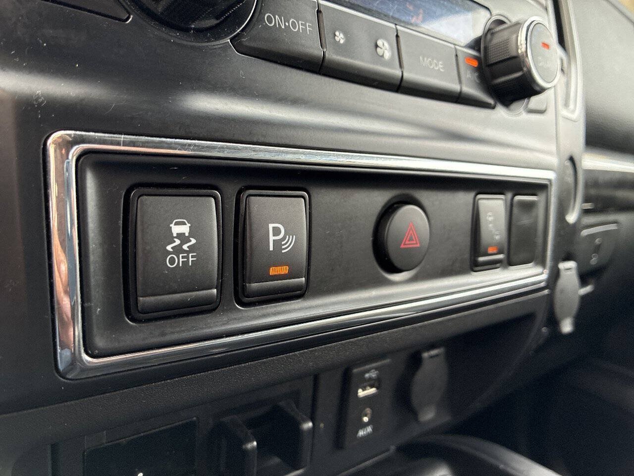Used 2018 Nissan Titan SV AWD/4WD image 28