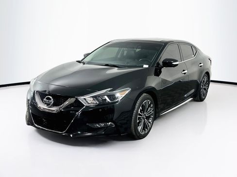 Used 2017 Nissan Maxima Platinum w/ Medallion Package FWD image 3
