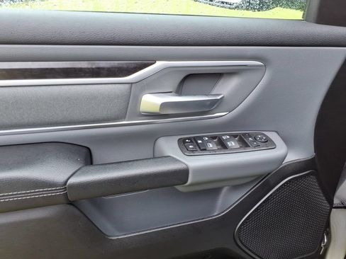 Used 2022 RAM 1500 Big Horn AWD/4WD image 3