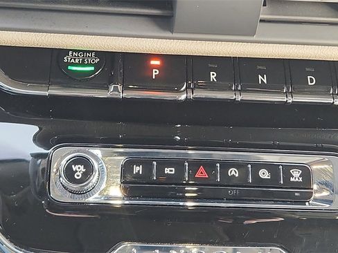 Used 2025 Lincoln Corsair FWD image 24