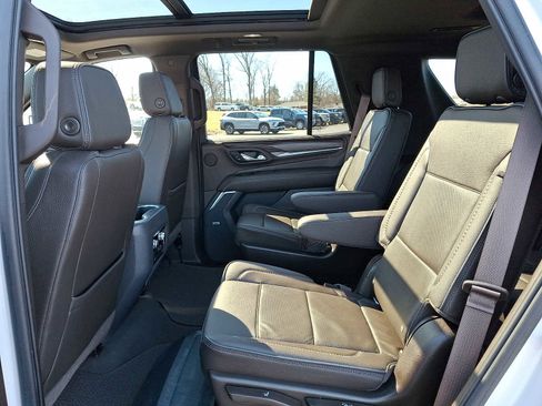 Used 2021 GMC Yukon Denali w/ Denali Premium Package image 10