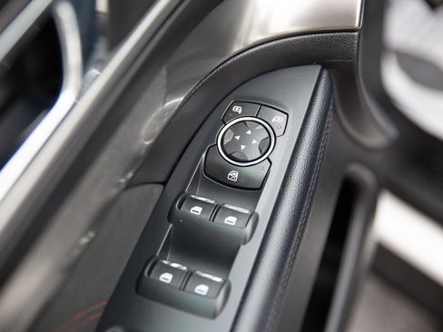 Used 2018 Ford Explorer XLT w/ Equipment Group 202A image 18