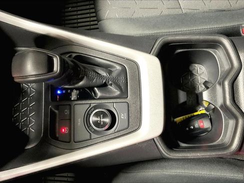 Used 2020 Toyota RAV4 XLE w/ Convenience Package image 41
