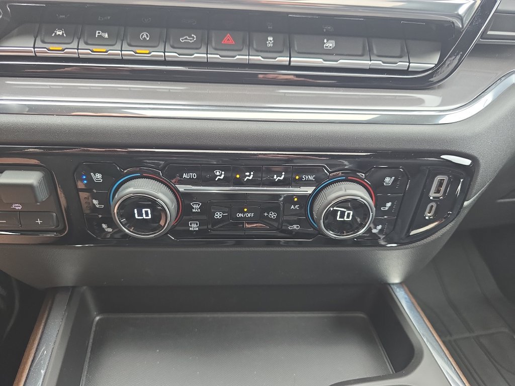 Used 2023 Chevrolet Silverado 1500 High Country w/ High Country Premium Package AWD/4WD image 26