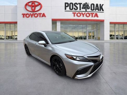 Used 2024 Toyota Camry XSE w/ Navigation Package FWD image 3
