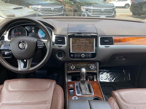 Used 2014 Volkswagen Touareg TDI AWD/4WD image 11