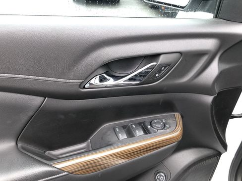 Used 2023 GMC Acadia SLE w/ Driver Convenience Package image 14