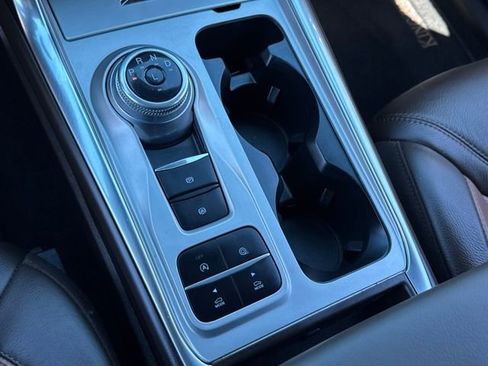 Used 2022 Ford Explorer King Ranch w/ Premium Technology Package image 16