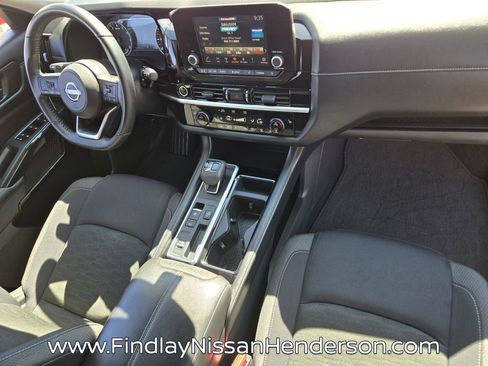 Used 2024 Nissan Pathfinder SV FWD image 18