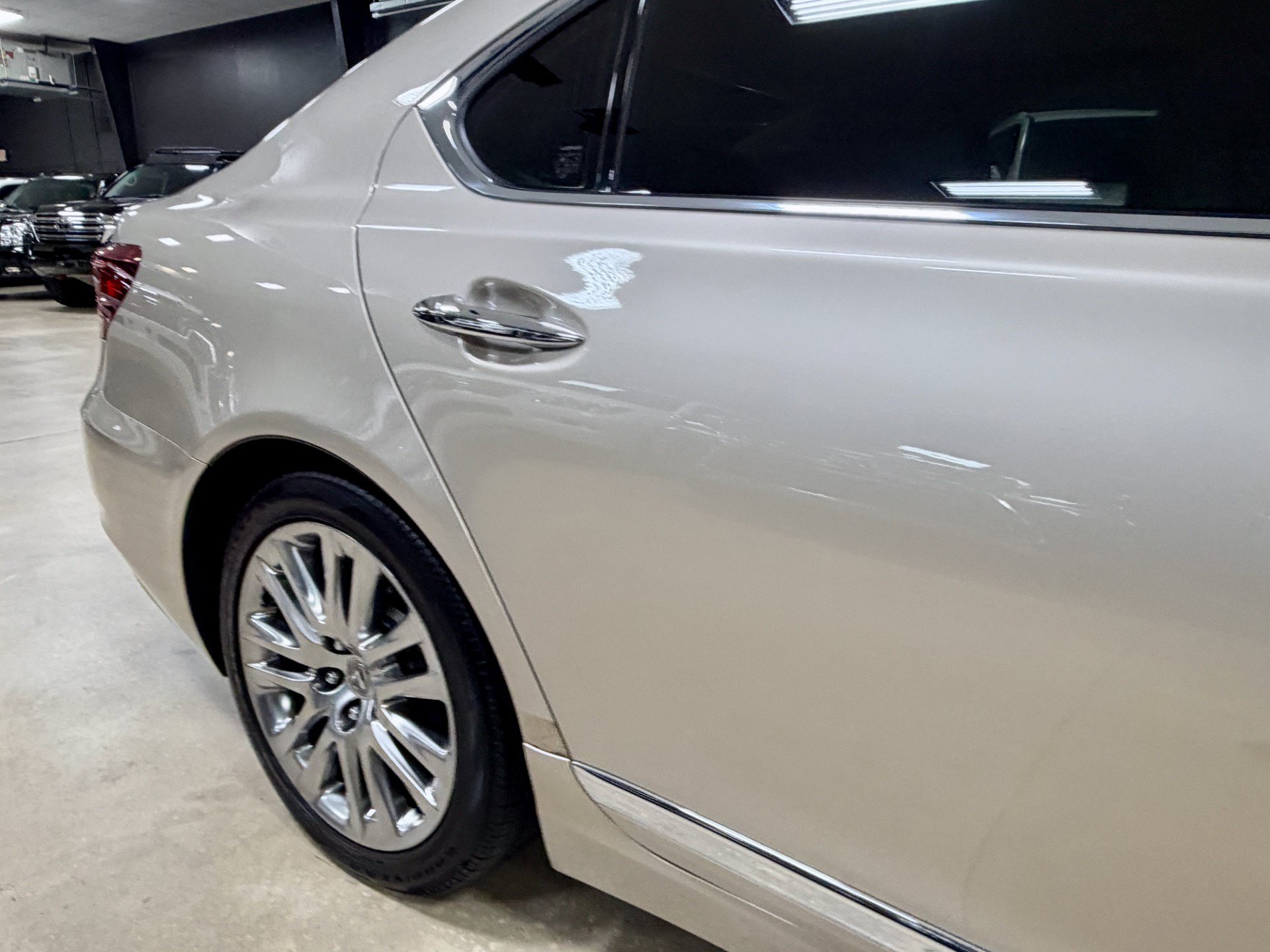 Used 2014 Lexus LS 460 w/ Comfort Package RWD image 16