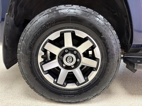 Used 2018 Toyota 4Runner TRD Off-Road Premium image 38