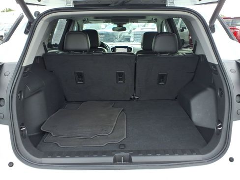 Certified 2022 GMC Terrain SLT w/ Infotainment Package II AWD/4WD image 29