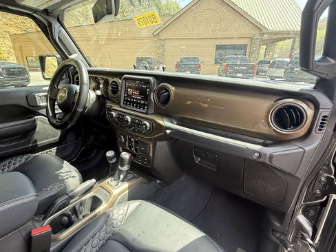 Used 2022 Jeep Gladiator Sport image 11