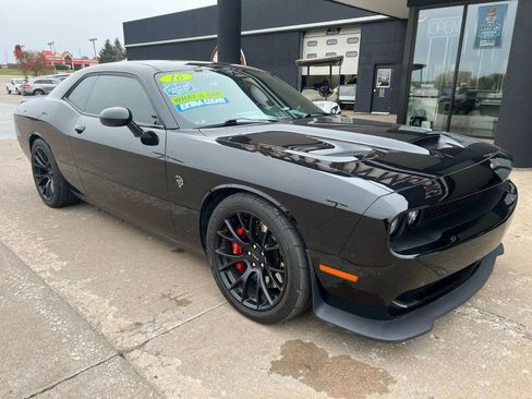 Used 2016 Dodge Challenger SRT Hellcat image 10
