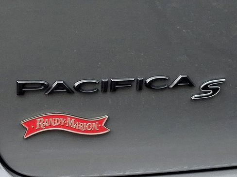 Used 2025 Chrysler Pacifica Limited FWD image 30