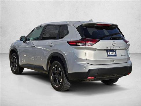 Used 2024 Nissan Rogue SV AWD/4WD image 7