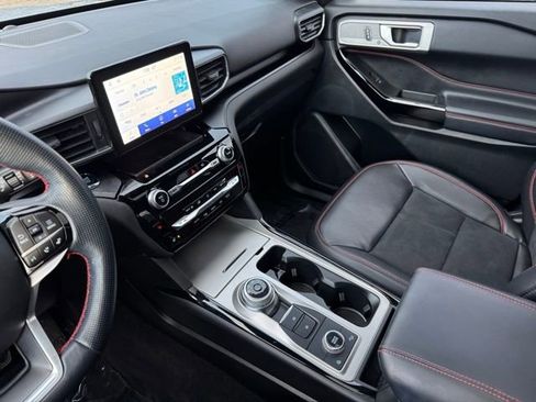 Certified 2022 Ford Explorer ST-Line w/ Class IV Trailer Tow Package image 18