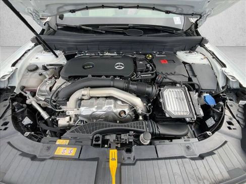 Used 2025 Mercedes-Benz GLB 250 4MATIC image 22