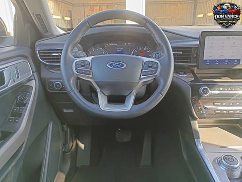 Used 2024 Ford Explorer Limited RWD image 13