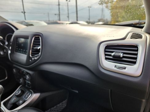 Used 2019 Jeep Compass Latitude w/ Popular Equipment Group image 18