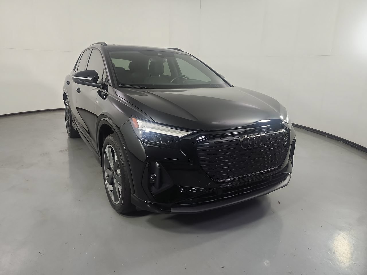 Used 2023 Audi Q4 e-tron Premium AWD/4WD image 4