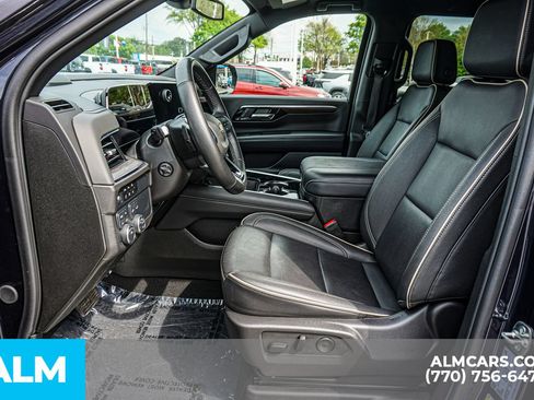 Used 2025 Chevrolet Suburban Premier AWD/4WD image 19