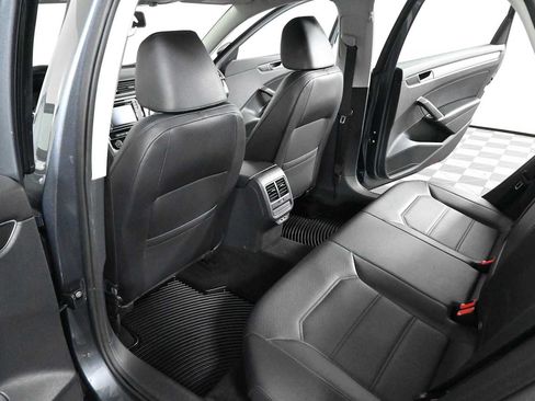 Used 2019 Volkswagen Passat 2.0T Wolfsburg FWD image 13