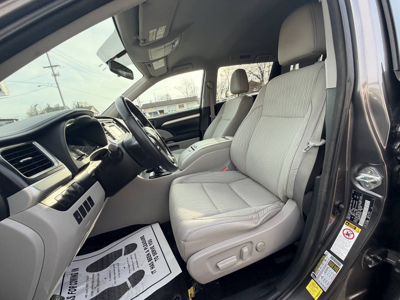 Used 2015 Toyota Highlander Plus AWD/4WD image 30