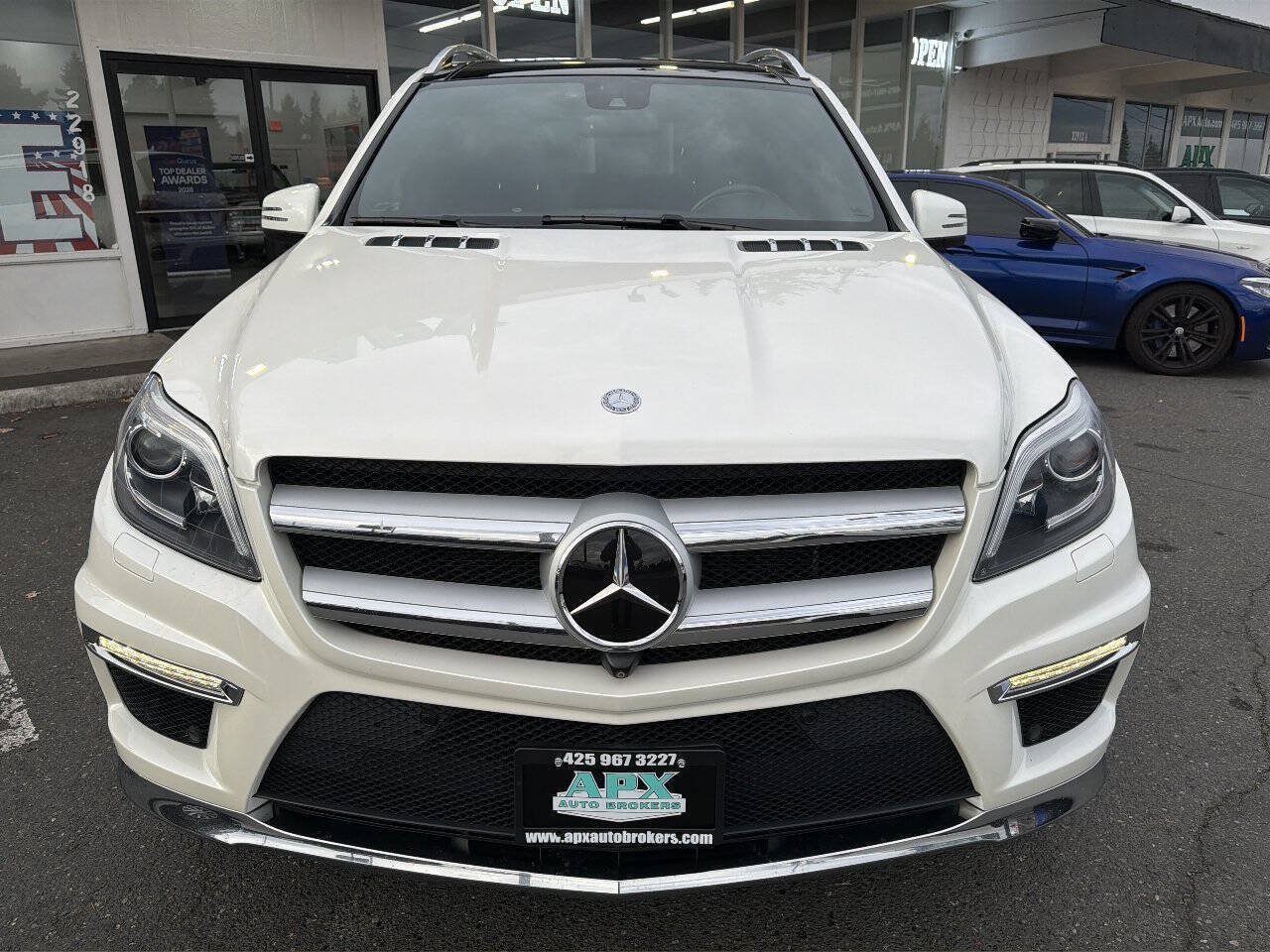 Used 2015 Mercedes-Benz GL 550 4MATIC w/ Driver Assistance Package image 15