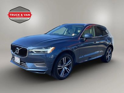 Used 2018 Volvo XC60 T6 Momentum w/ Convenience Package