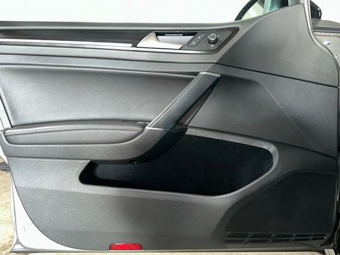 Used 2016 Volkswagen Golf R 4-Door image 26