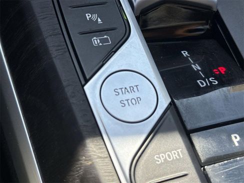 Used 2024 BMW 330e image 15