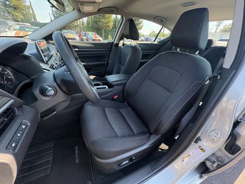 Used 2024 Nissan Altima 2.5 SV FWD image 36