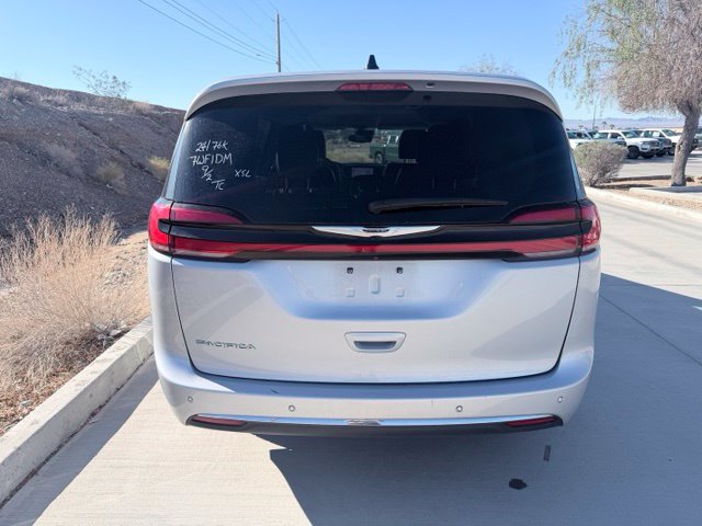Used 2024 Chrysler Pacifica Touring-L FWD image 7