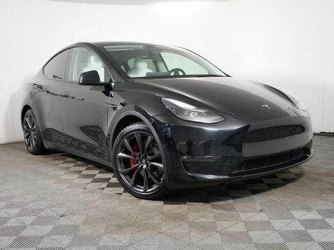 Used 2022 Tesla Model Y Performance image 9