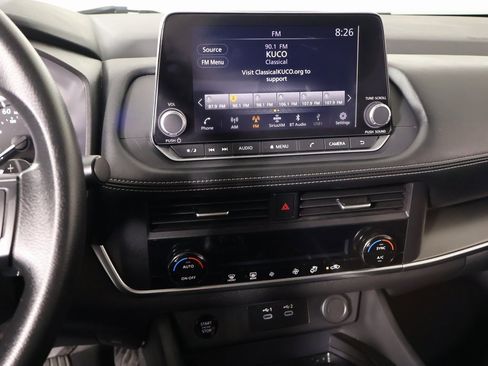 Used 2024 Nissan Rogue SV image 5