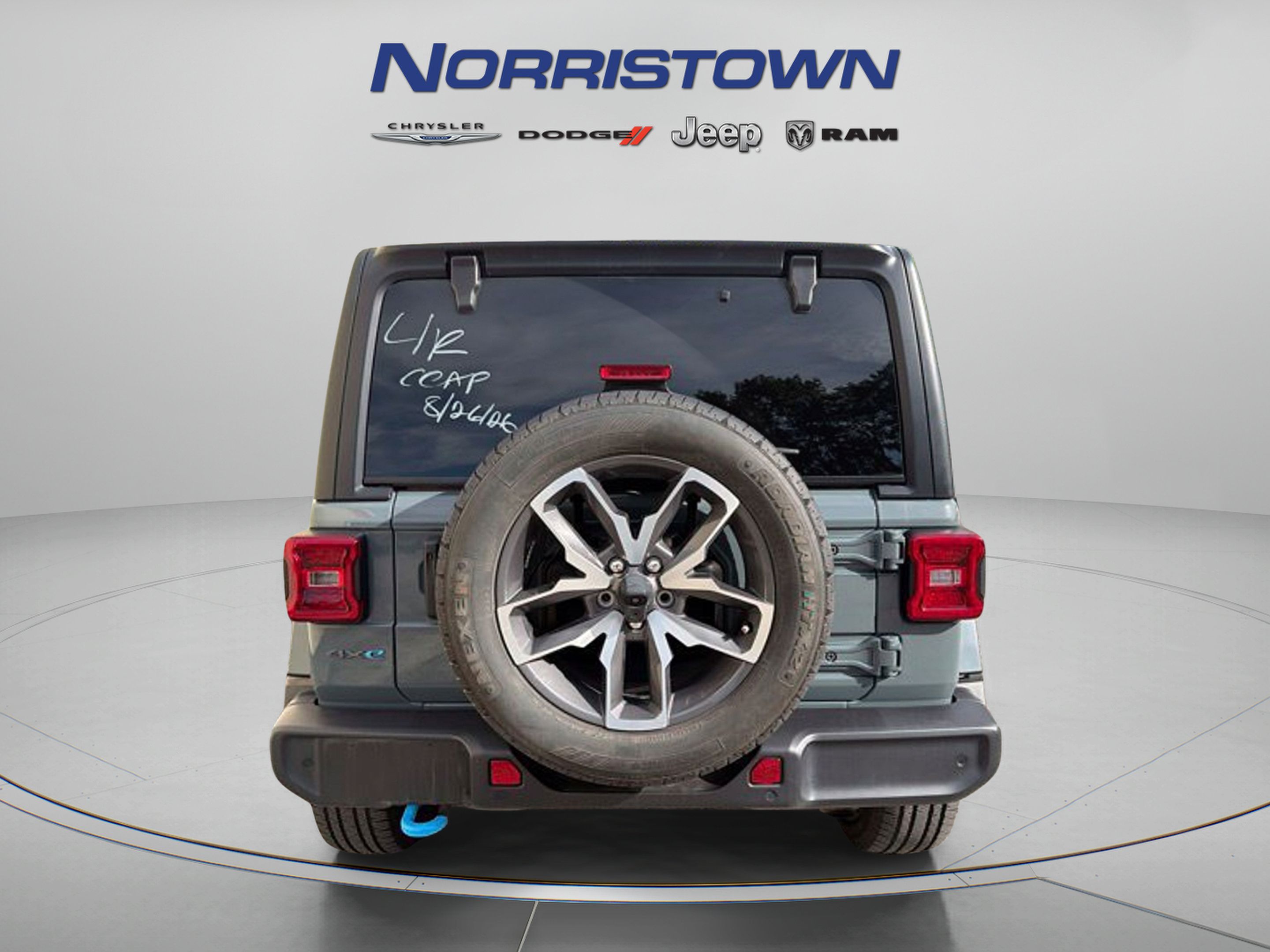 Used 2024 Jeep Wrangler Unlimited w/ Convenience Group AWD/4WD image 5
