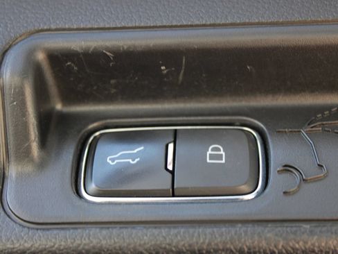Used 2021 Ford Explorer XLT w/ Equipment Group 202A AWD/4WD image 38